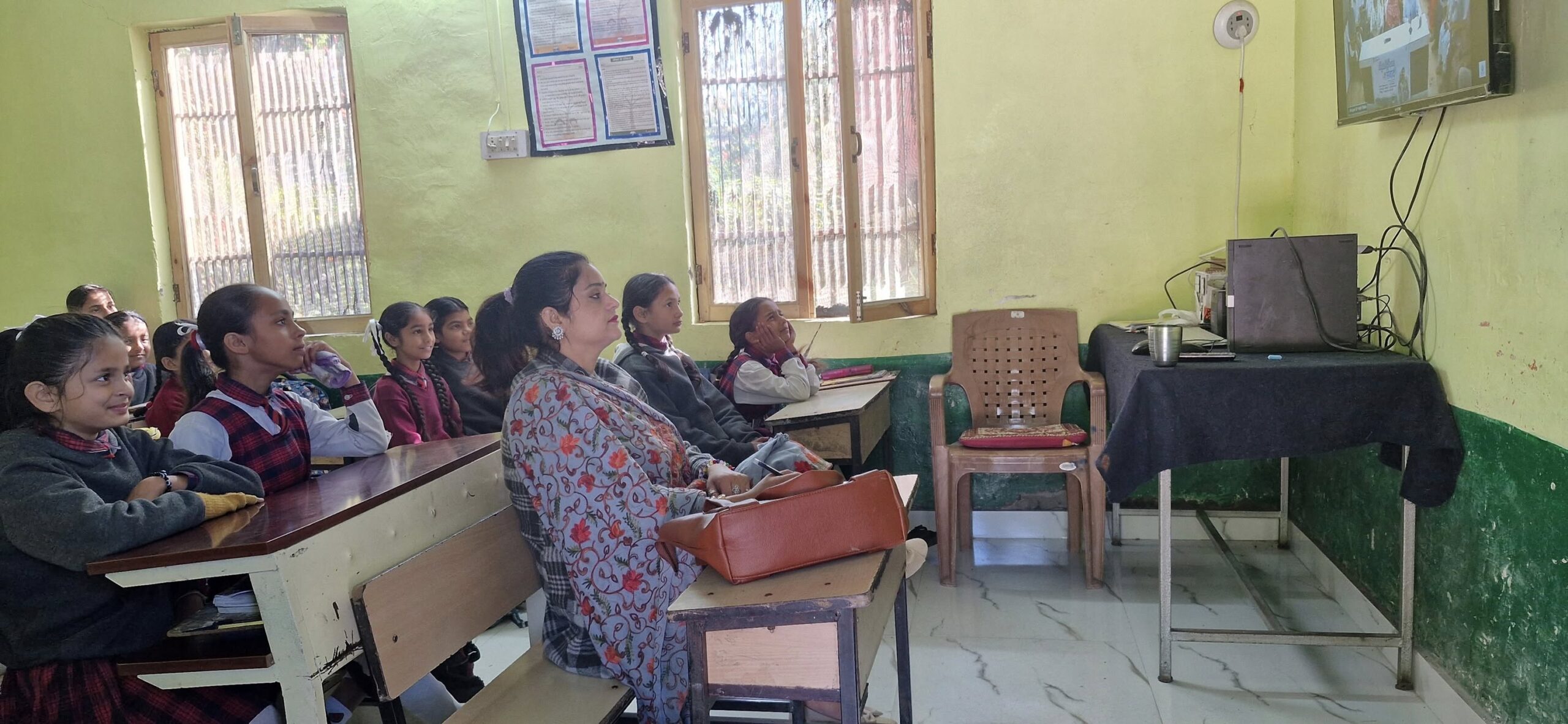 जल जीवन मिशन योजना के तहत आयोजित ( सुजल ग्राम संवाद ) के प्रथम चरण में स्कूल के बच्चों के साथ   कुछ झलकियाँ 👍🏻