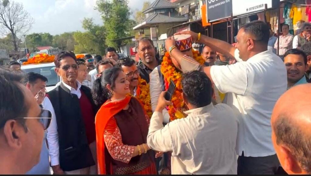 बीड़ रोड बाजार में व्यापार मंडल, टैक्सी यूनियन व महिला मंडलों द्वारा नवनिर्वाचित राज्यसभा सांसद श्री Anurag Sharma जी का भव्य स्वागत…